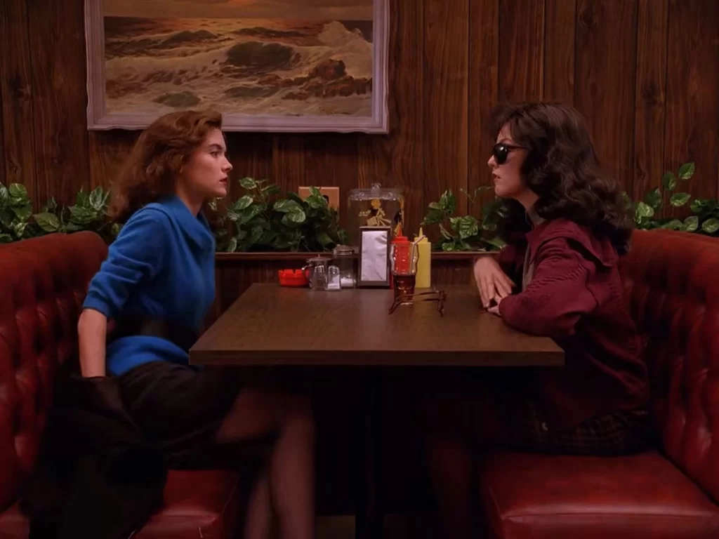 Donna Hayward and Maddy Ferguson at the Double R Diner