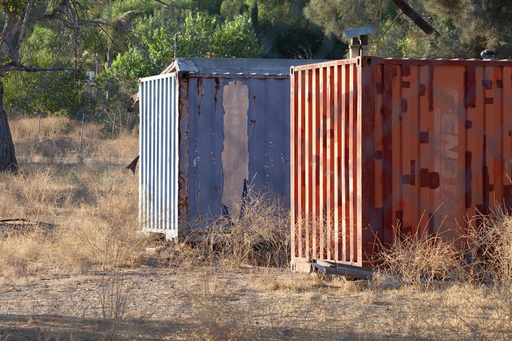 A blue and a red container