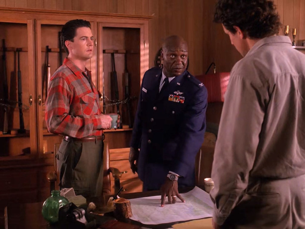 Dale Cooper speaks with Colonel Riley and Sheriff Harry Truman