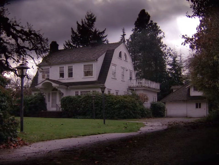 House with gravel driveway
