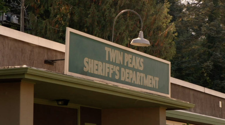 Setting the Stage – Twin Peaks Sheriff’s Department Exterior in Season 3