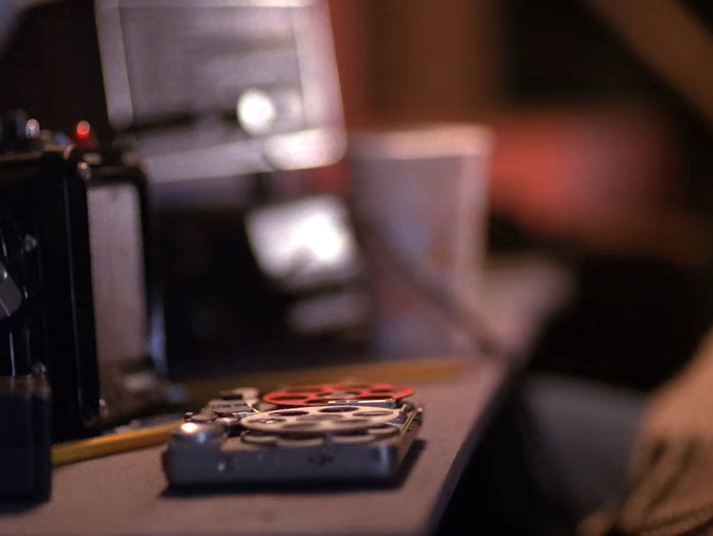 Mini- Recorder on a desk