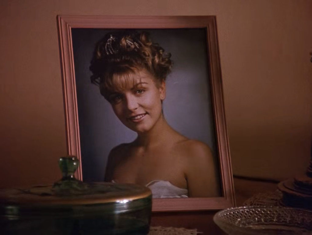 Laura Palmer's Homecoming Queen Photo on an end table