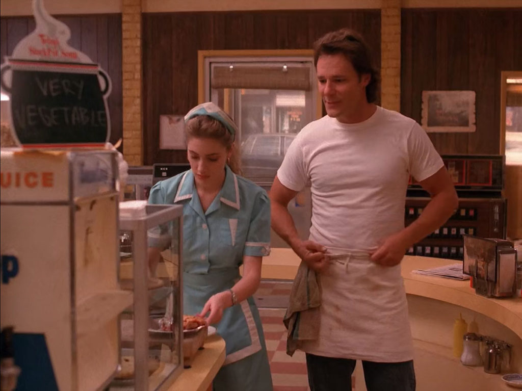 Shelly Johnson and Hank Jennings discussing things at the Double R Diner