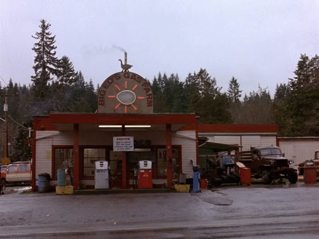 Exterior of Big Ed's Gas Farm from the Twin Peaks pilot