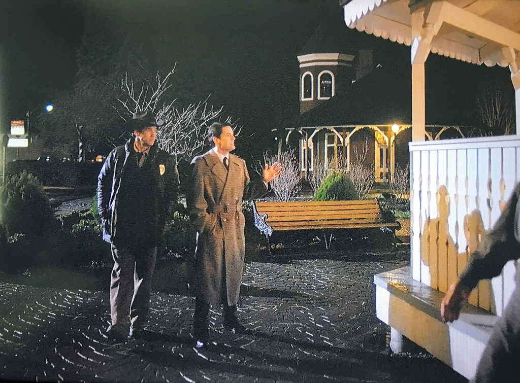 Gazebo with agent Cooper and Sheriff Truman