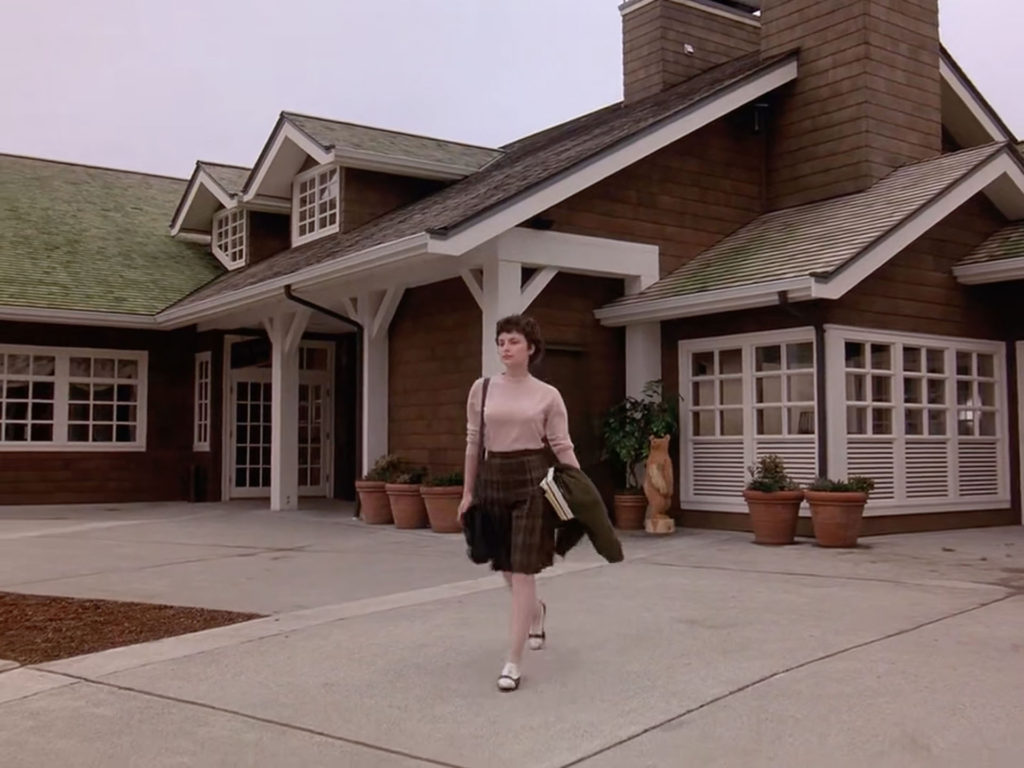 Audrey Horne leaving the Great Northern Hotel