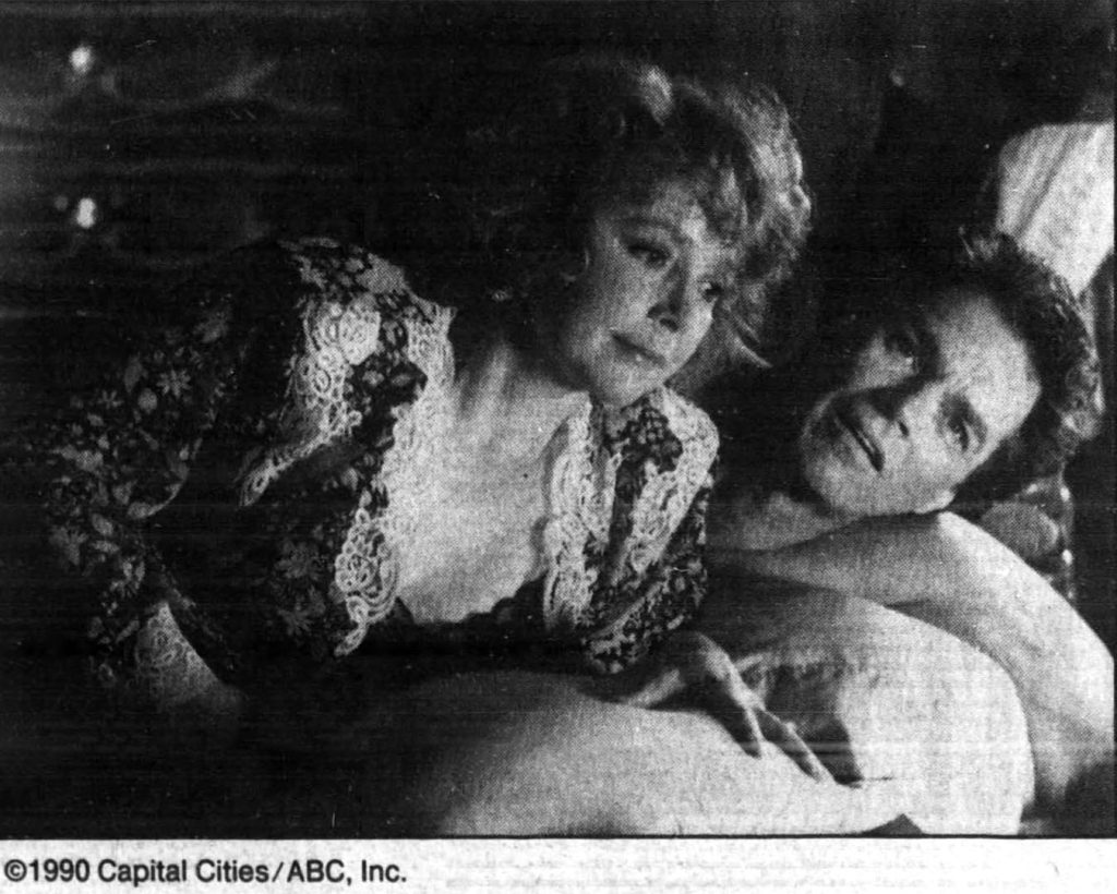 Black and white publicity image of Piper Laurie and Richard Beymer
