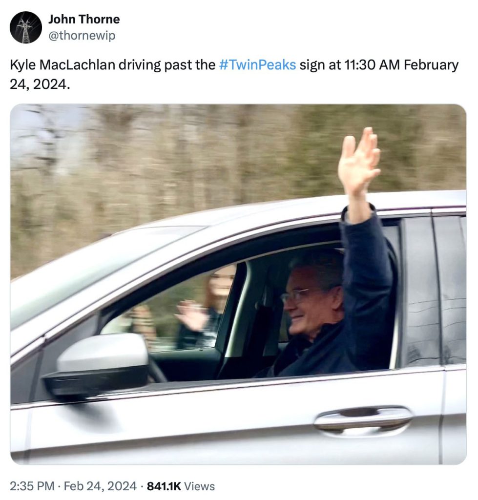 Tweet from John Thorne with an image of Kyle MacLachlan waving from a car window
