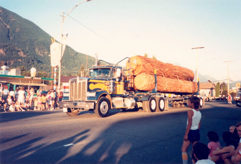 Log truck driving down North Bend Way in 1987