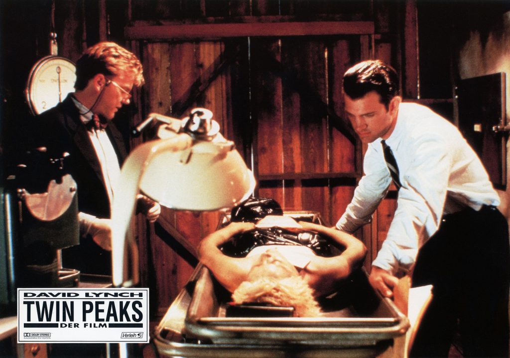 Twin Peaks: Fire Walk With Me Lobby Card from Germany featuring Agents Sam Stanley and Chet Desmond performing an autopsy on Teresa Banks