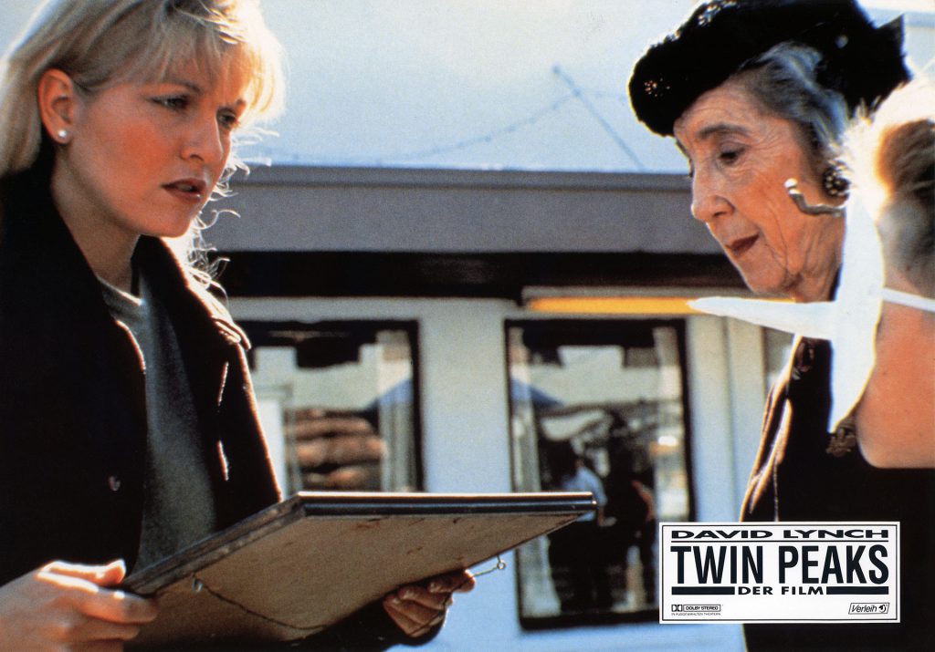 Twin Peaks: Fire Walk With Me Lobby Card from Germany featuring Laura Palmer receiving a framed photo from the Grandmother and her grandson.