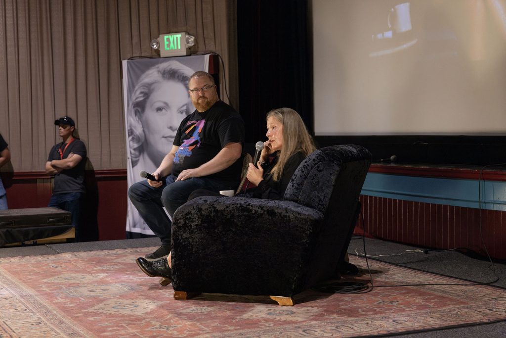 Sheryl Lee on stage in front of a theatre audience