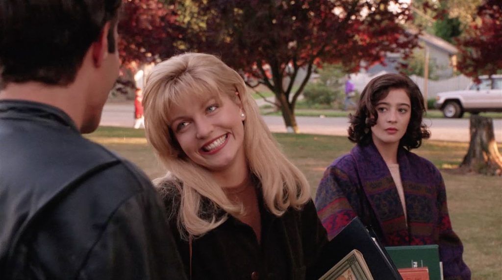 Laura Palmer smiling at Bobby Briggs while Donna Hayward looks on