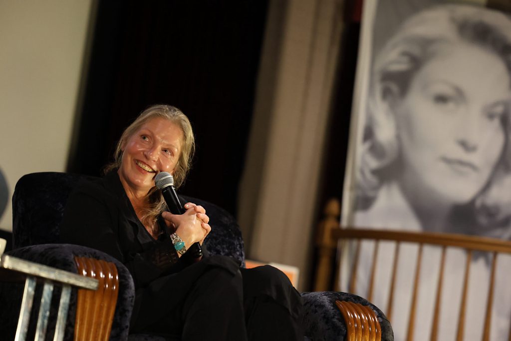 Sheryl Lee holding a microphone and speaking