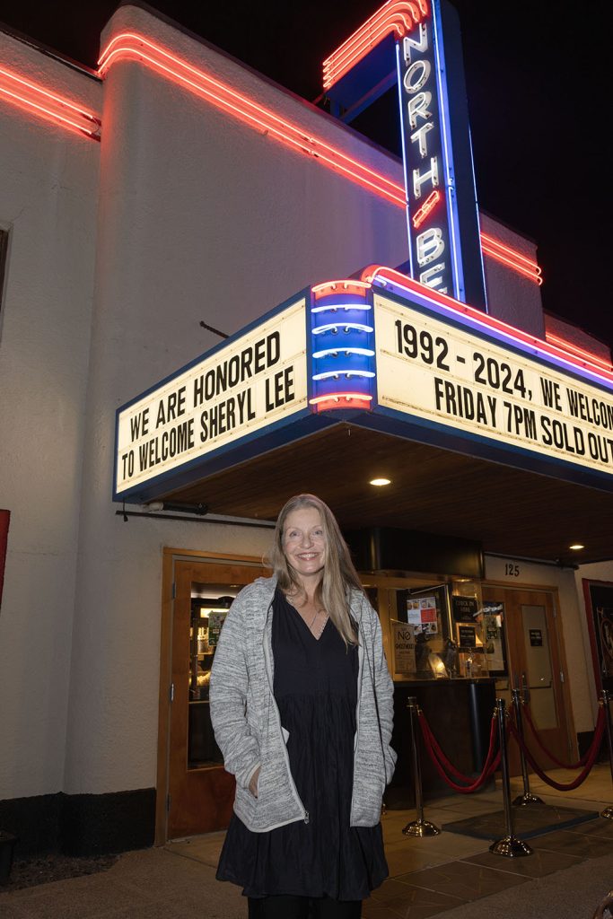 Sheryl Lee outside the theatre