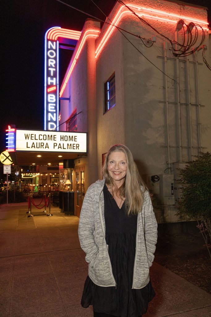 Sheryl Lee outside the theatre