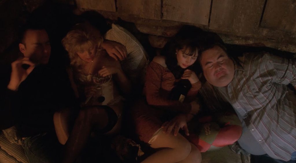 Laura Palmer, Leo Johnson, Ronette Pulaski and Jacques Renault together in the cabin