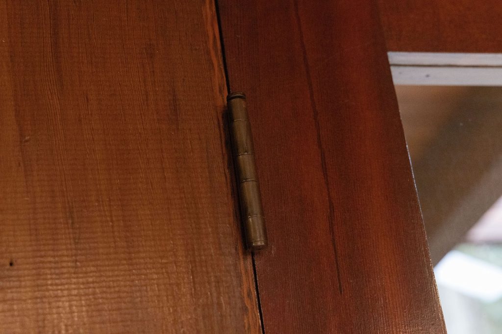 Door hinge