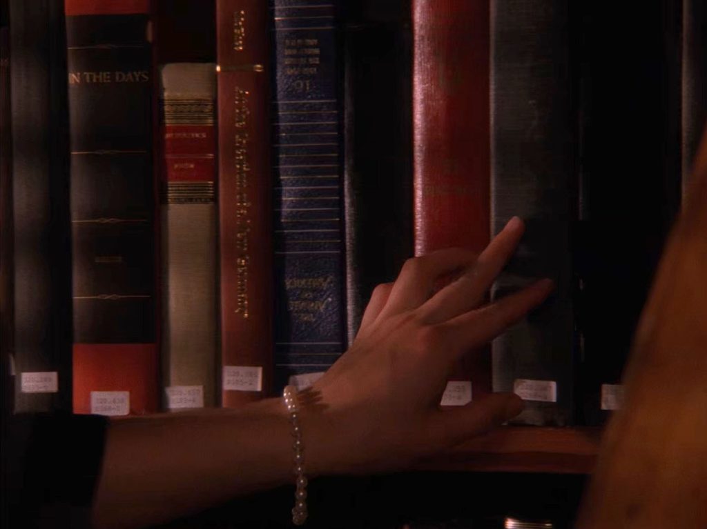 Audrey Horne running fingers along bookshelf