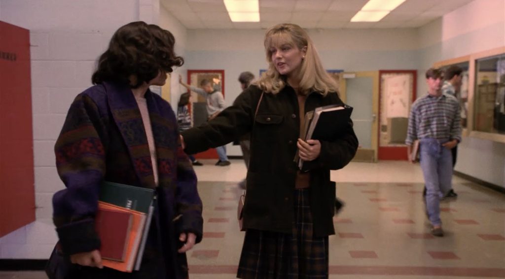 Donna Hayward and Laura Palmer in the school hallway