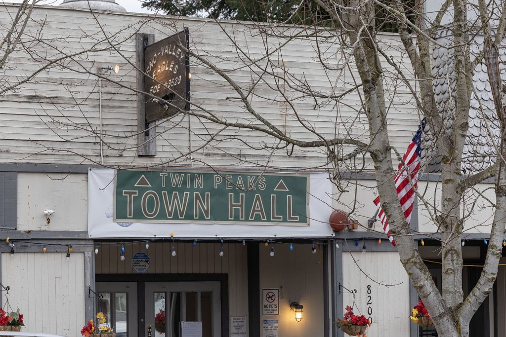 Exterio of the Twin Peaks Town Hall in Doe