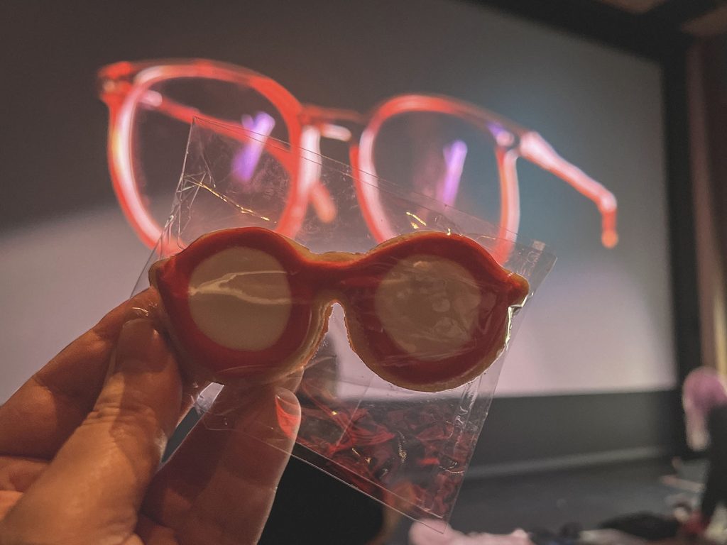 Cookie shaped like Catherine Coulson's Log Lady glasses