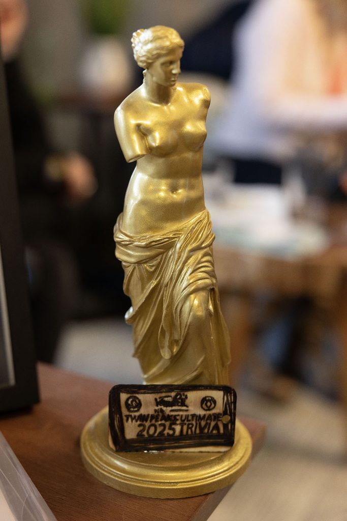 Golden Venus de Milo statue