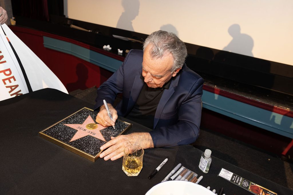 Ray Wise signing star