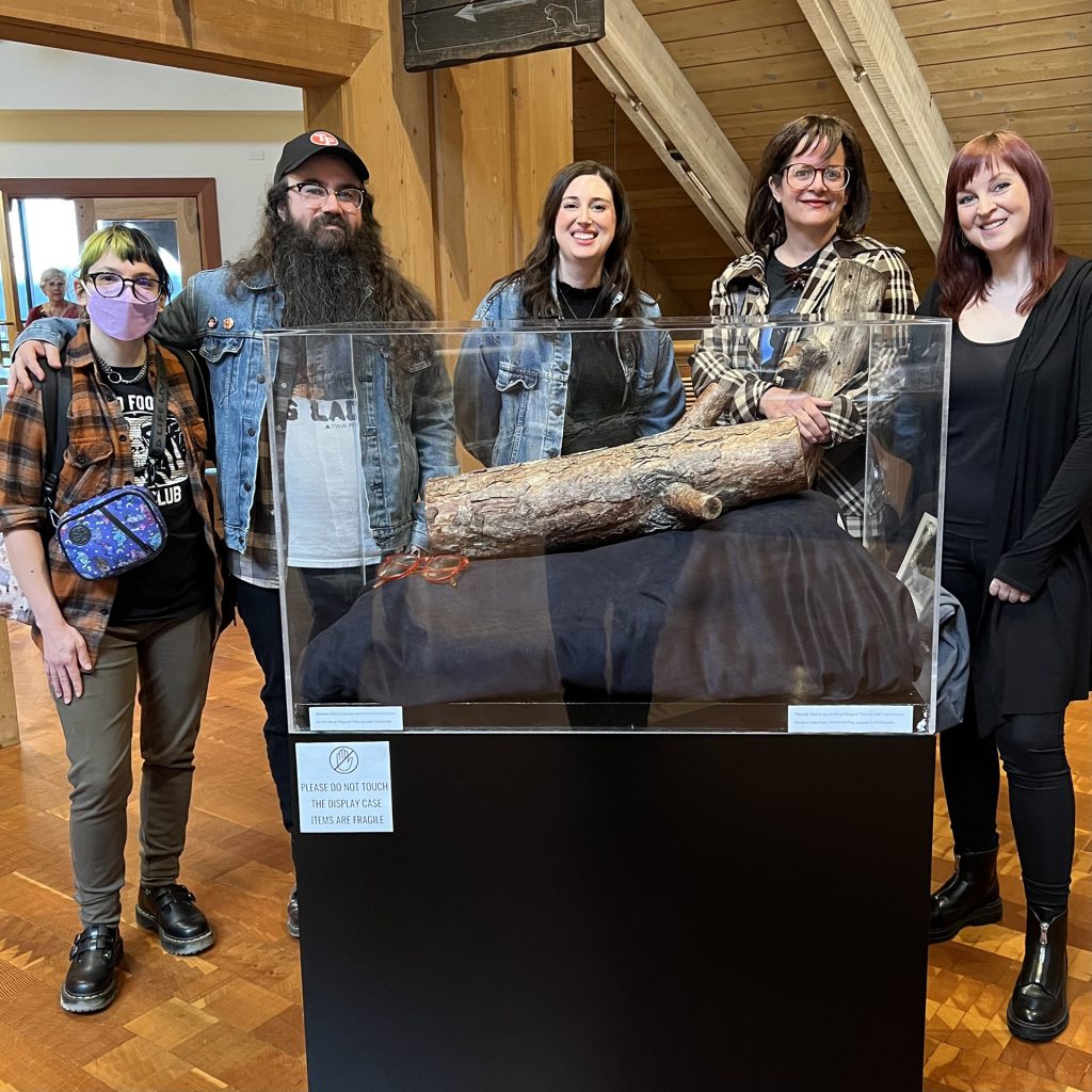 Christin Carlano, Vinnie Guidera, Zoey Yinger, Cherie Savoie Tintary, and Brittyn Lindsay pose with the Log