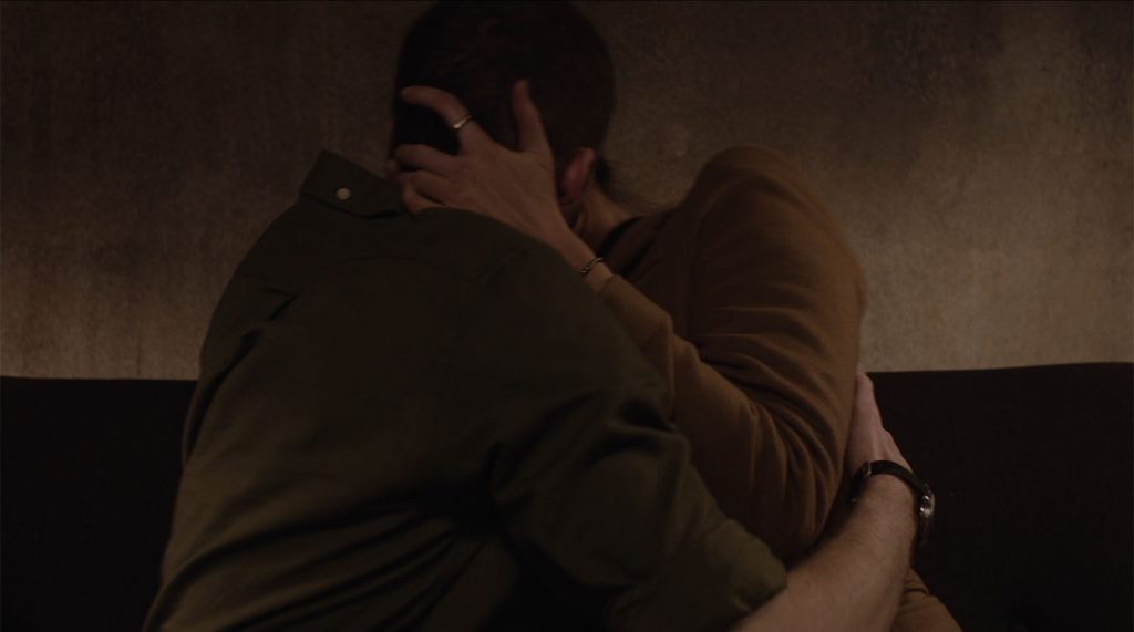 Sam and Tracey kissing