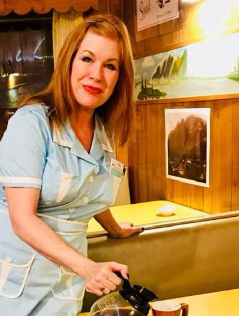 Anita Rehn pouring coffee