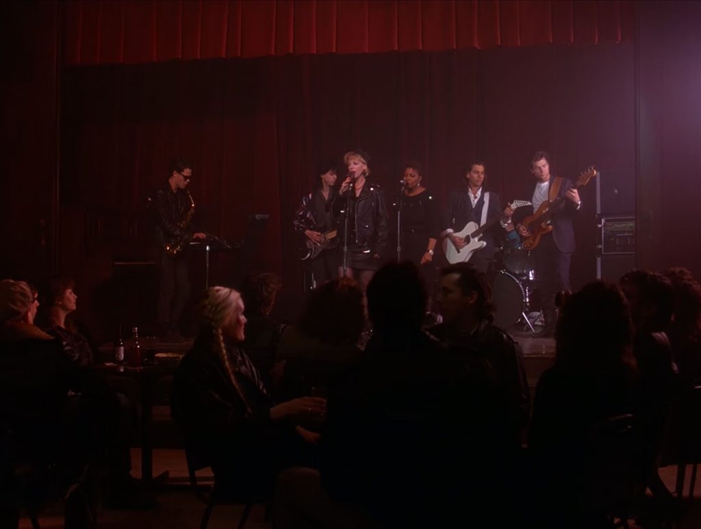 Julee Cruise as the Girl Singer with her band in the Twin Peaks Pilot