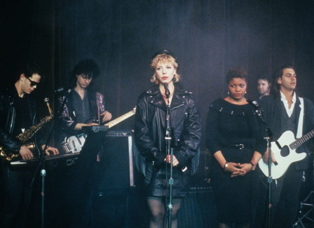 Julee Cruise as the Girl Singer with her band in the Twin Peaks Pilot