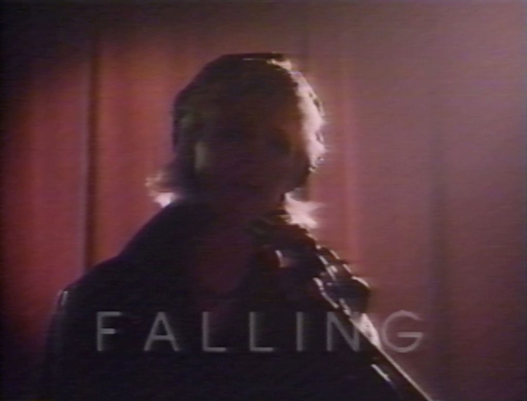 Julee Cruise singing "Falling" at the Roadhouse