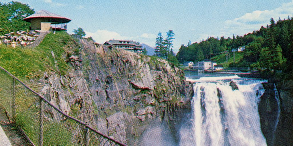 Observation deck and Snoqualmie Falls