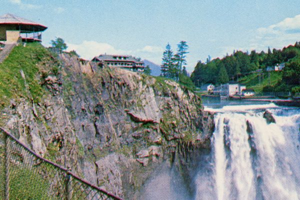 Observation deck and Snoqualmie Falls