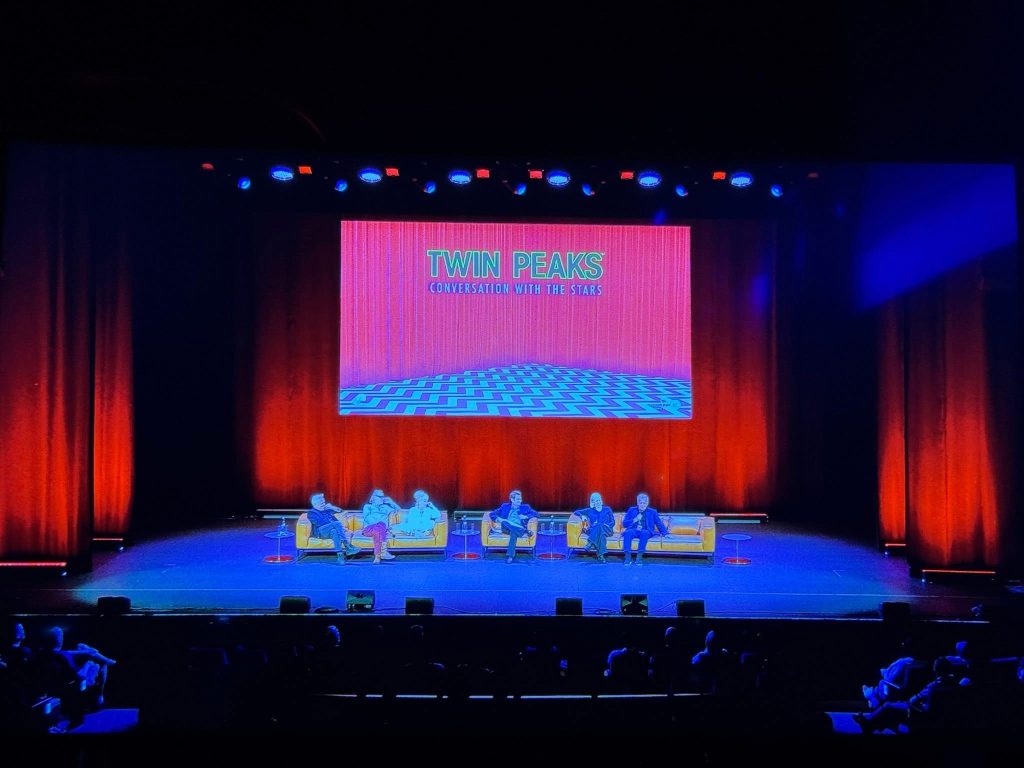 Twin Peaks Stars on Stage
