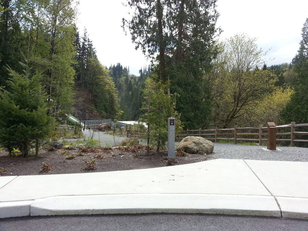 Trail to boardwalk area of lower observation point.