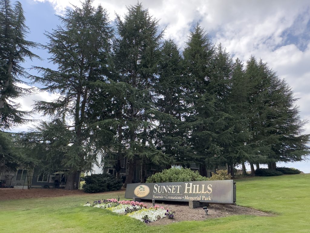 Sunset Hills sign