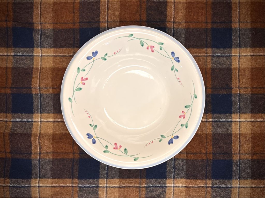 Top of bowl on blanket