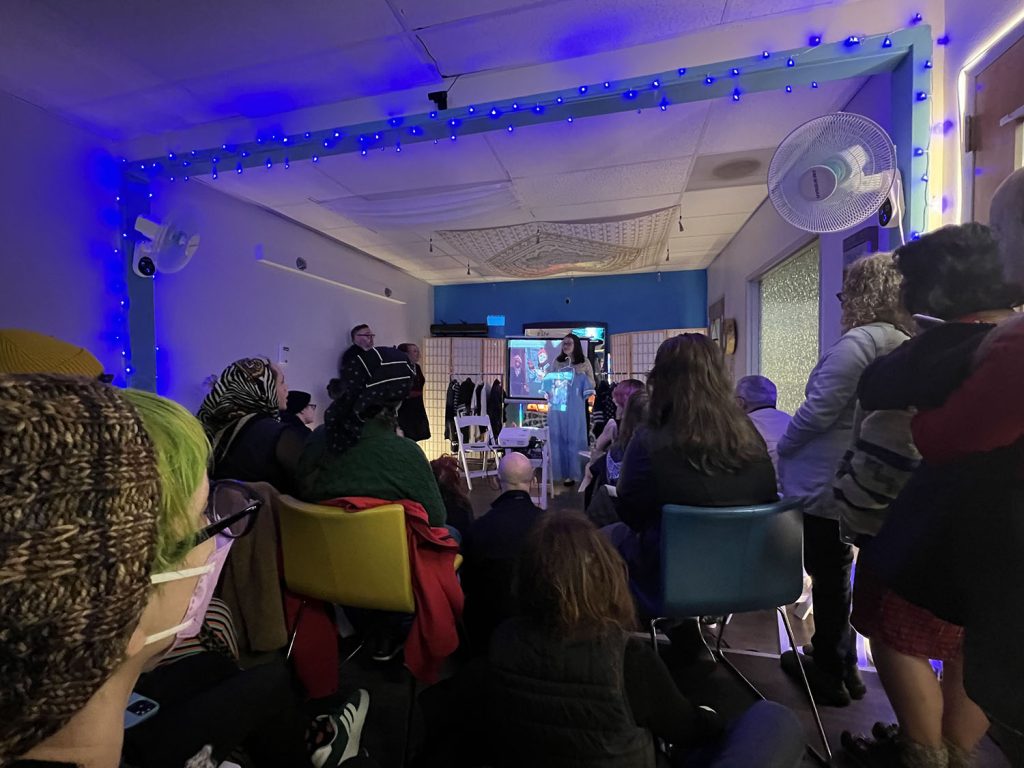 Laura and Lauren discussion Twin Peaks Fashion