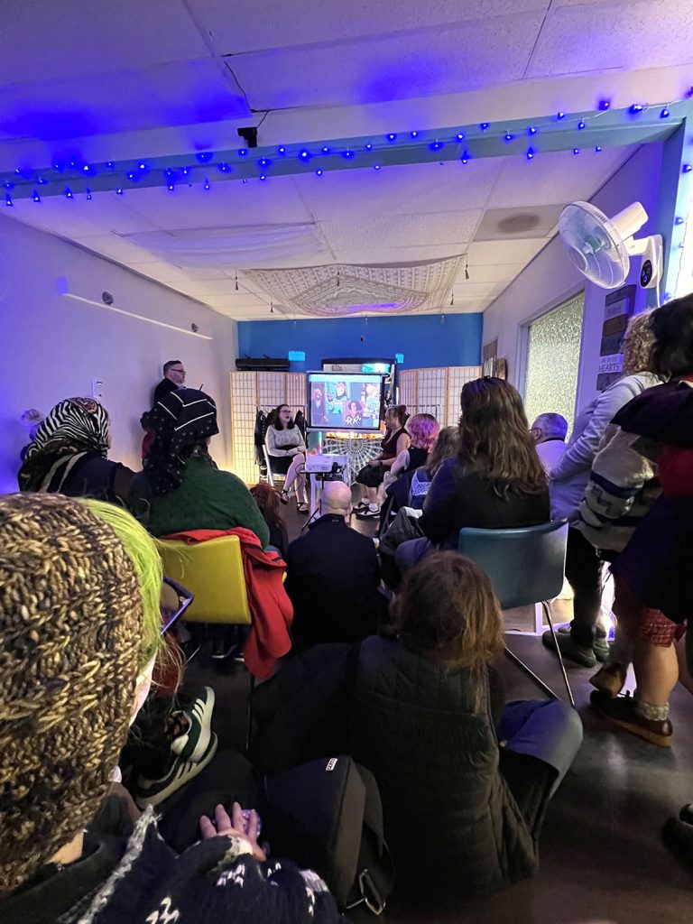 Laura and Lauren discussion Twin Peaks Fashion