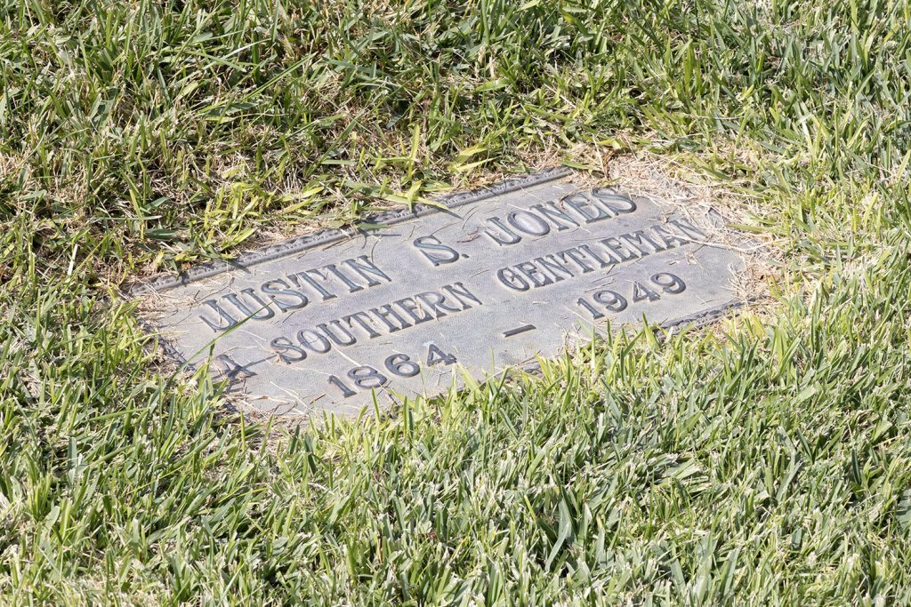 Justin Jones grave