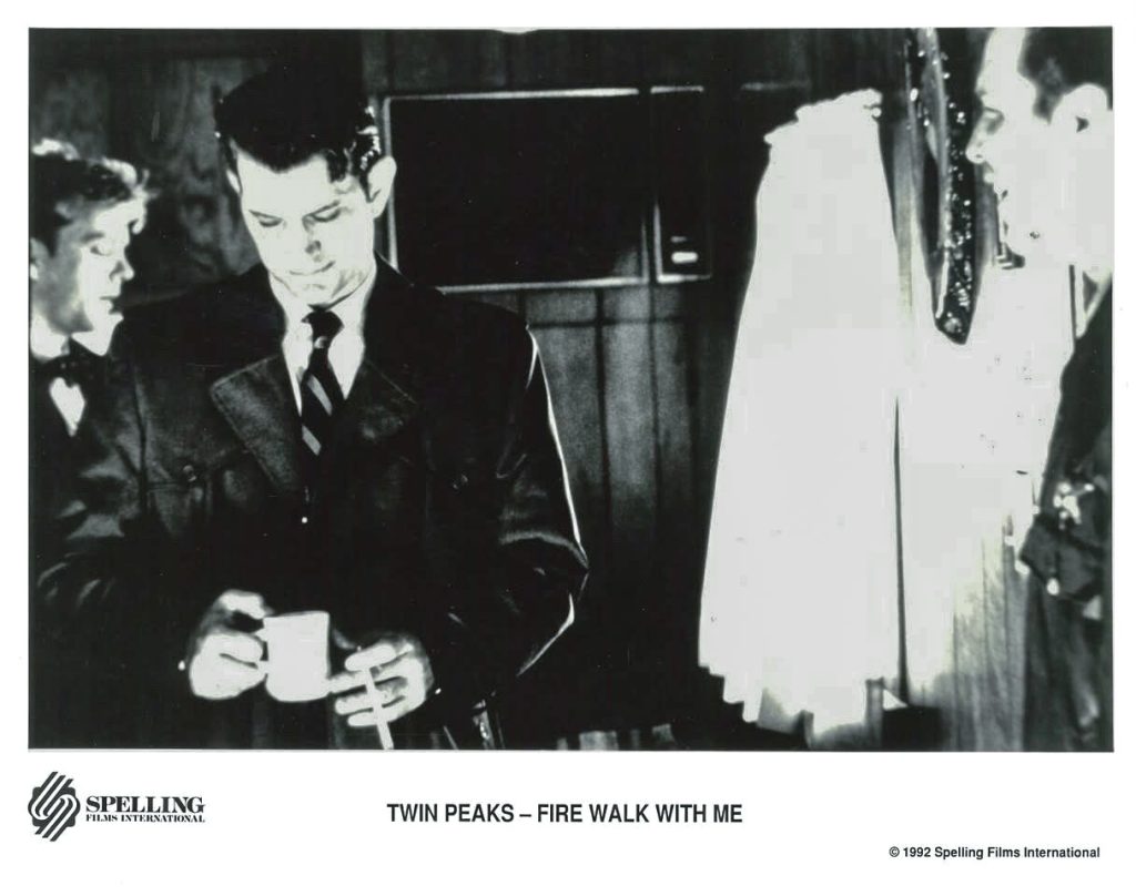 FBI Agents Sam Stanley and Chet Desmond in Teresa Banks' Trailer speaking with Deputy Cliff