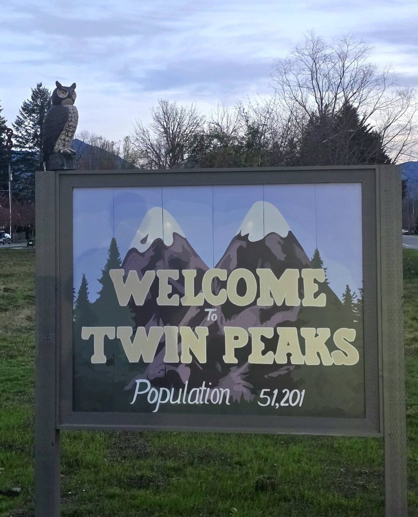 Welcome to Twin Peaks sign