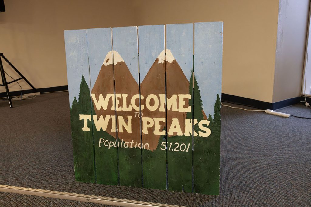 Welcome to Twin Peaks sign