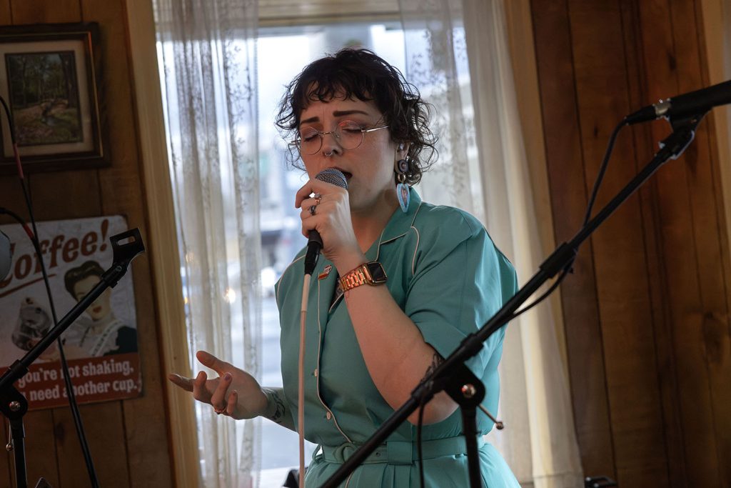 Lady K from Wisteria Lodge singing at Twede's Cafe in North Bend, Washington
