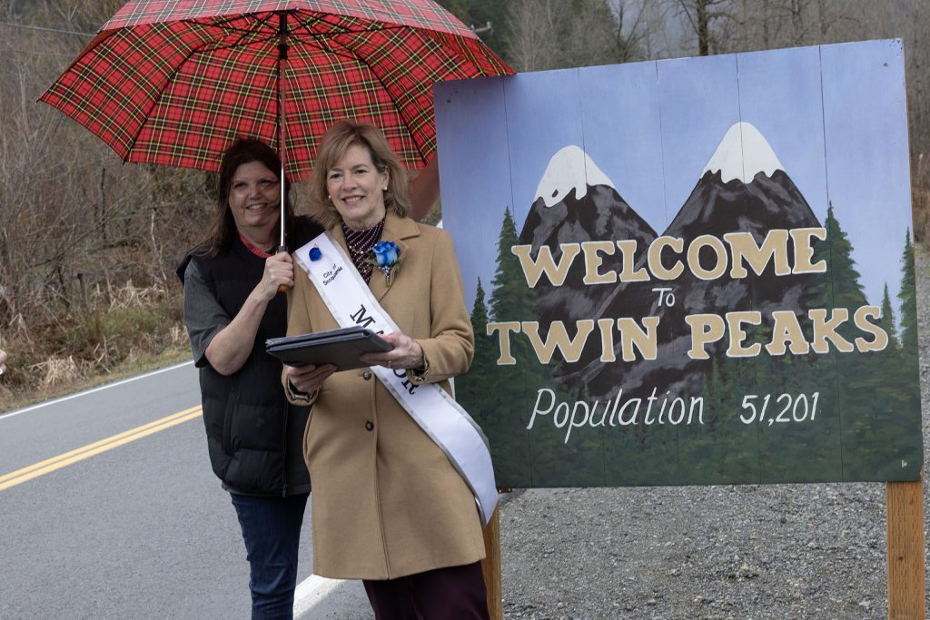 Mayor Katherine Ross reads the proclamation