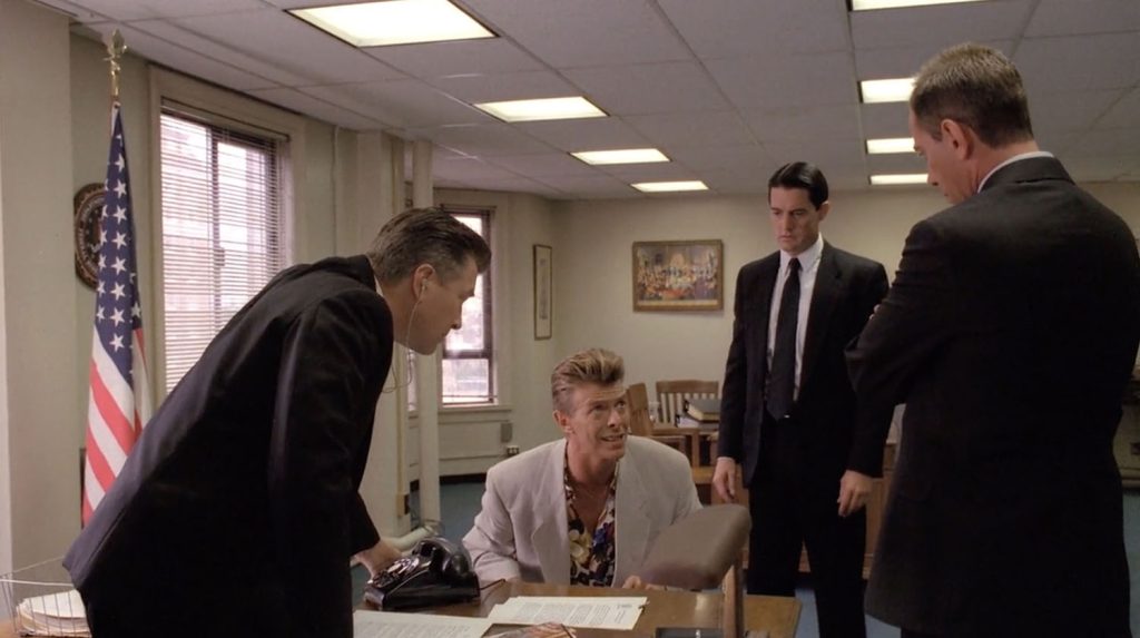 Agent Phillip Jeffries speaks to Gordon Cole, Dale Cooper and Albert Rosenfield